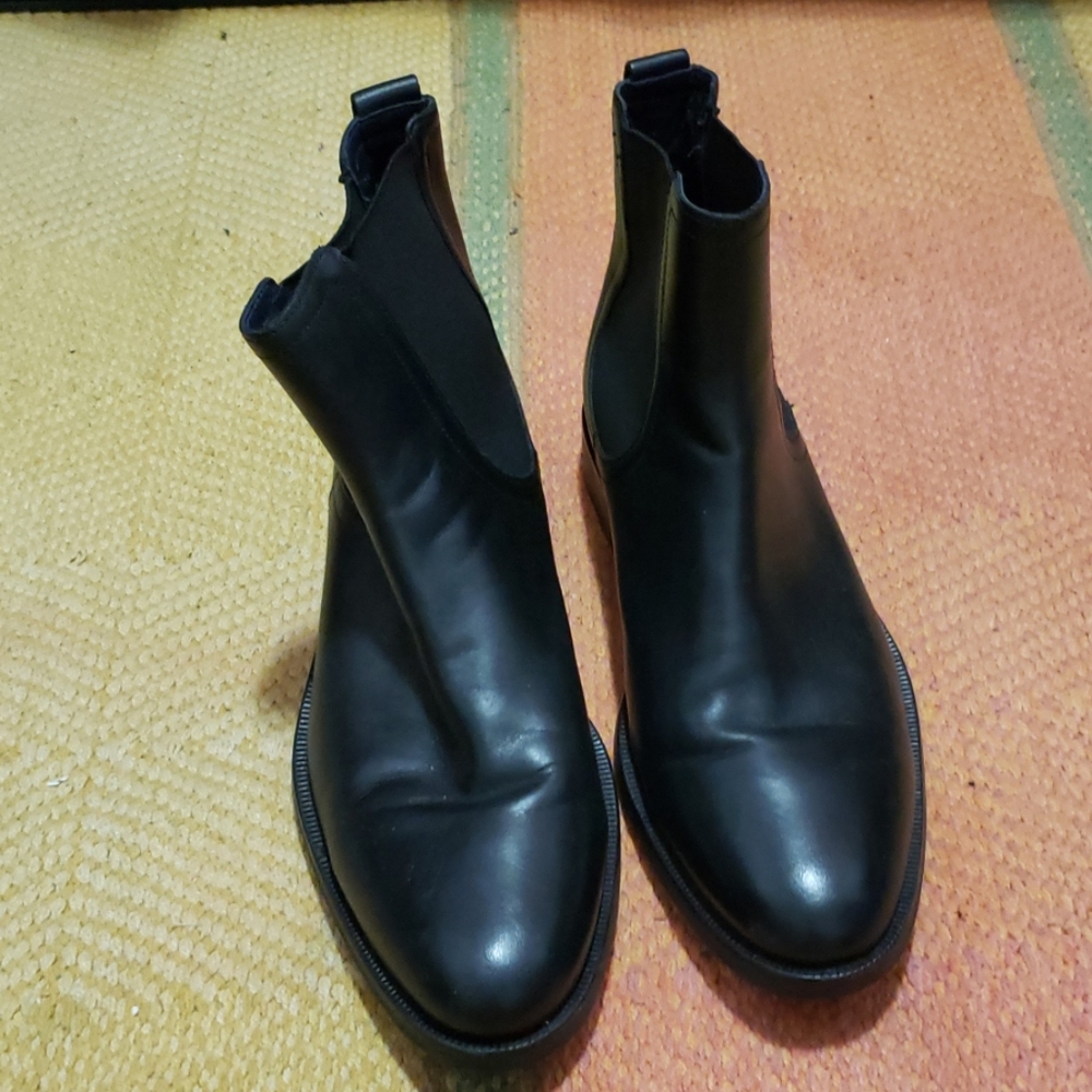 Shoe size 91/2